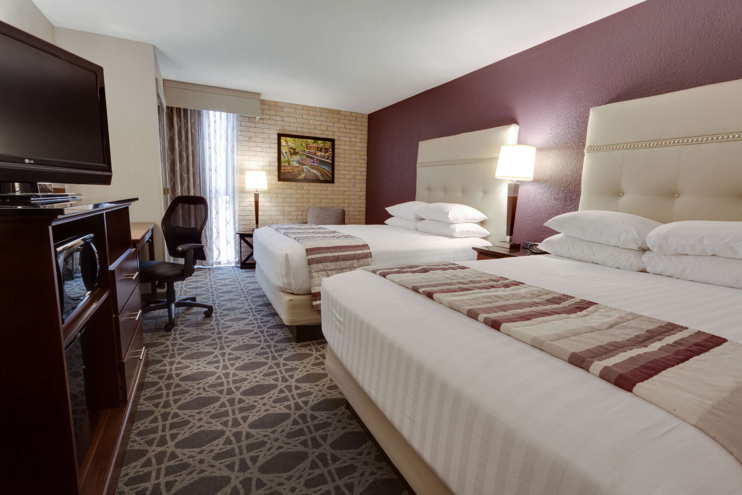 Drury Inn & Suites Northeast Guestroom